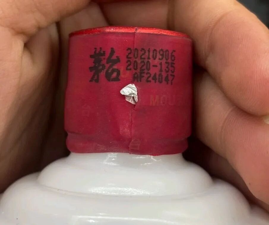 图片 酒造假,1瓶飞天倒酒缸,秒变50斤“茅台酒”,你敢喝吗(图11)