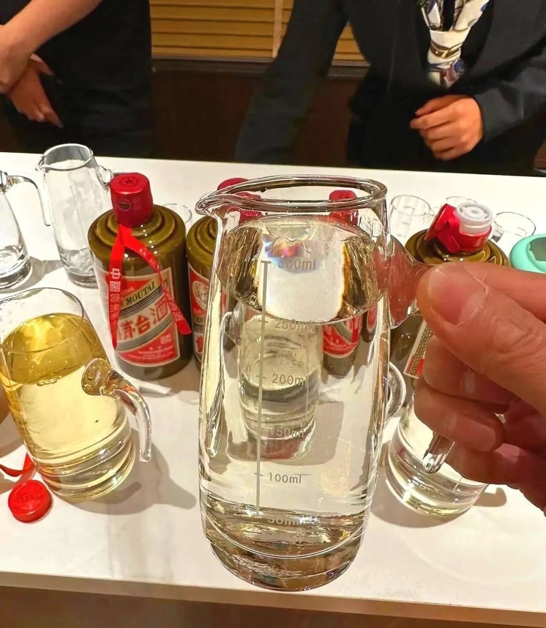 5招快速分辨茅台是自然陈黄，还是人工染色造假(图2)