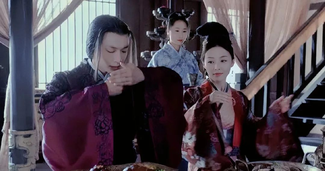 古人喝酒，为什么用袖子遮着脸？.jpg