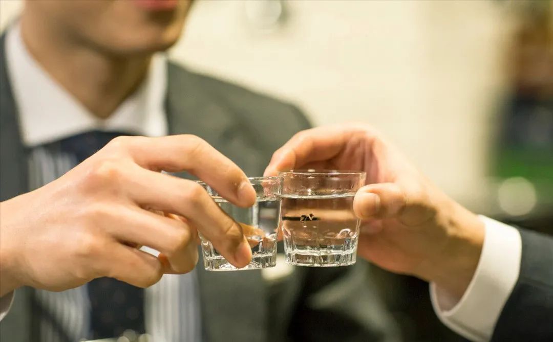 喝白酒.jpg 喝白酒.jpg